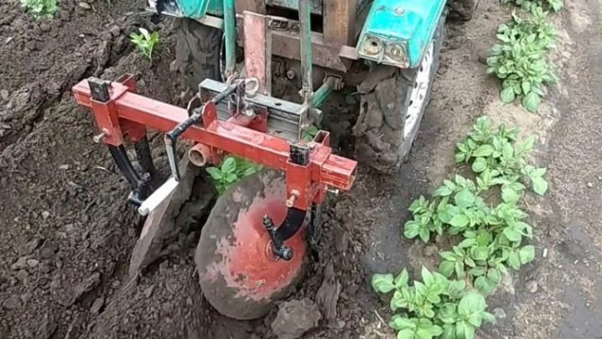 Как правильно установить окучник на мотоблок для нарезки борозд