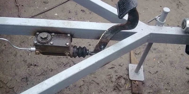 Как сделать тормоза на прицеп для мотоблока своими руками